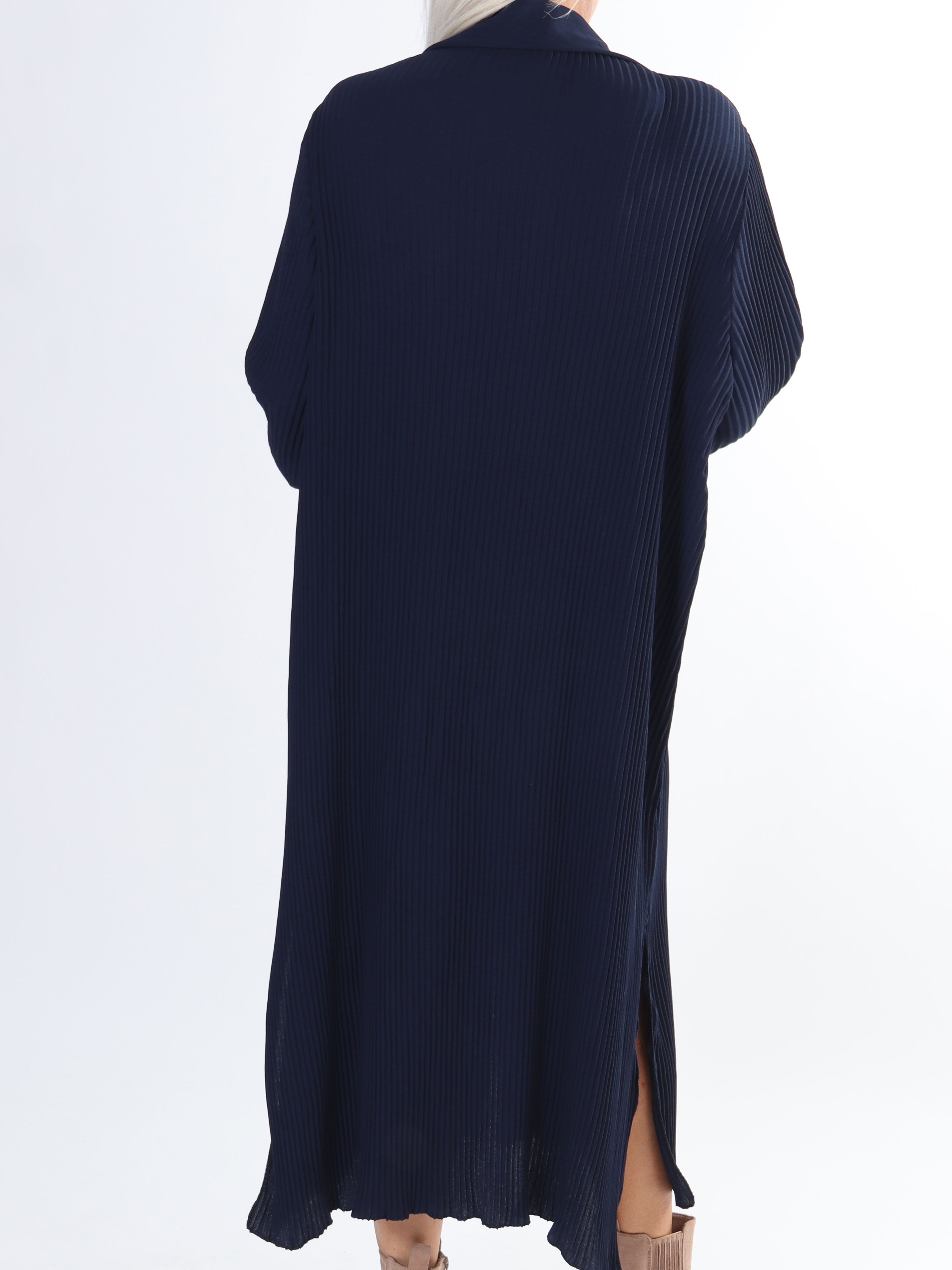 Lenora - Lang plisseret plus size kjole med knapper